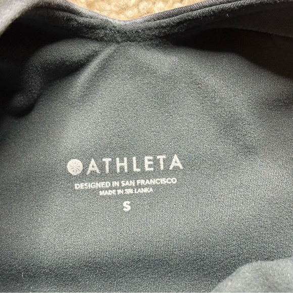Athleta Conscious Crop - Picture 4 of 4